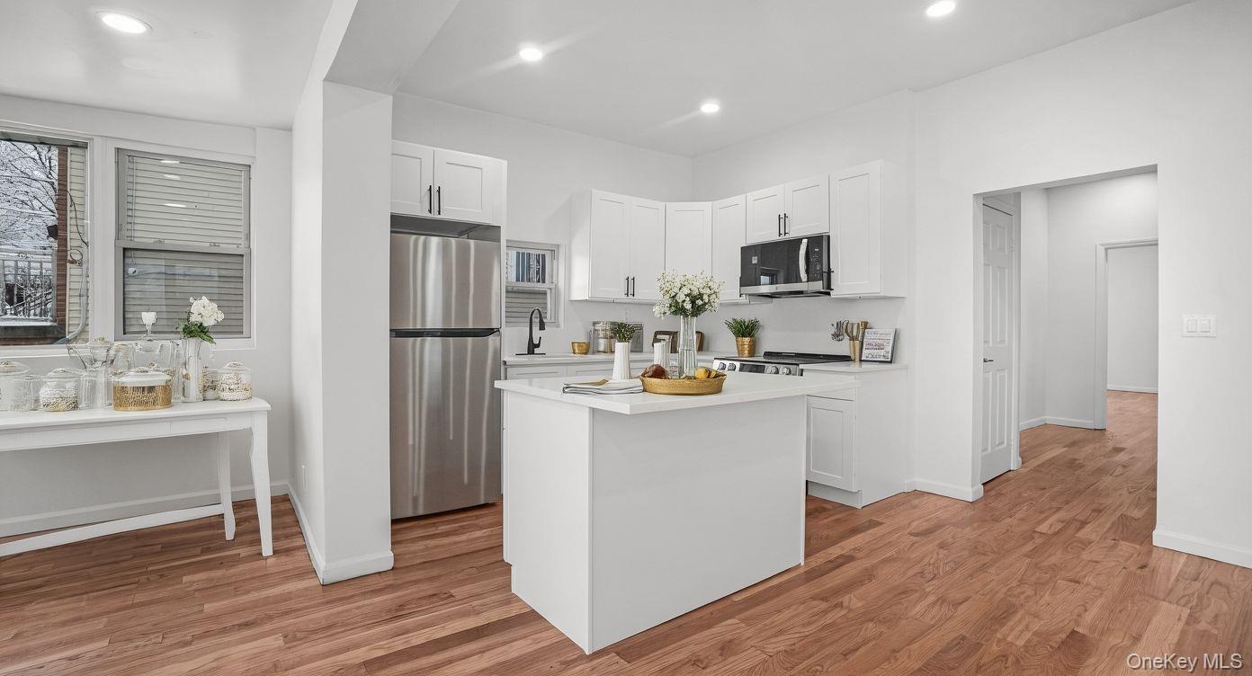 Single Family Hunter  Bronx, NY 10475, MLS-973789-4