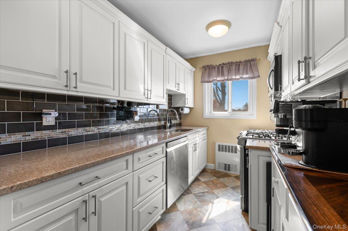 Coop Dr  Suffolk County, NY 11703, MLS-973790-8