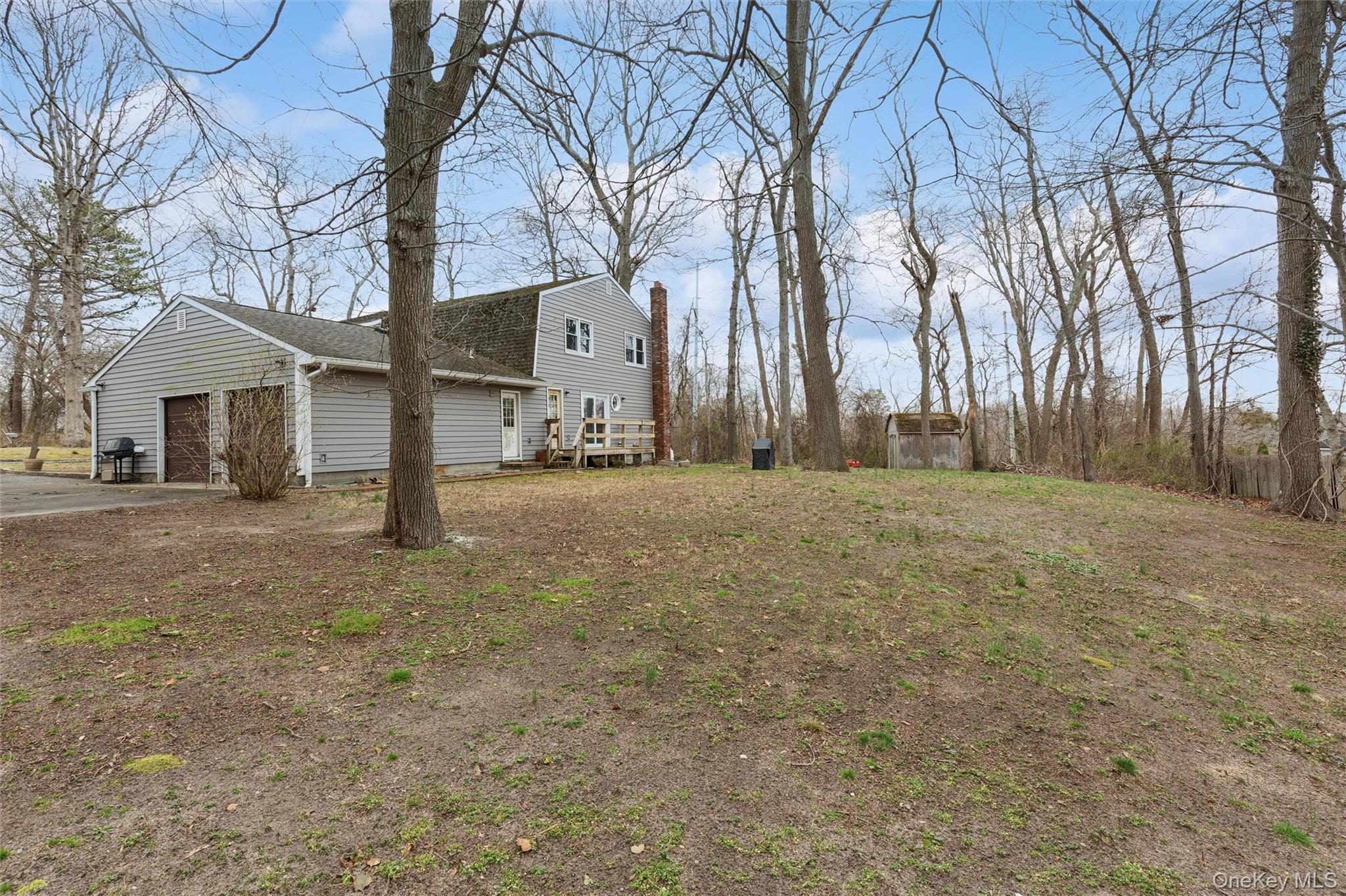 Single Family Overhill  Suffolk County, NY 11792, MLS-973818-25