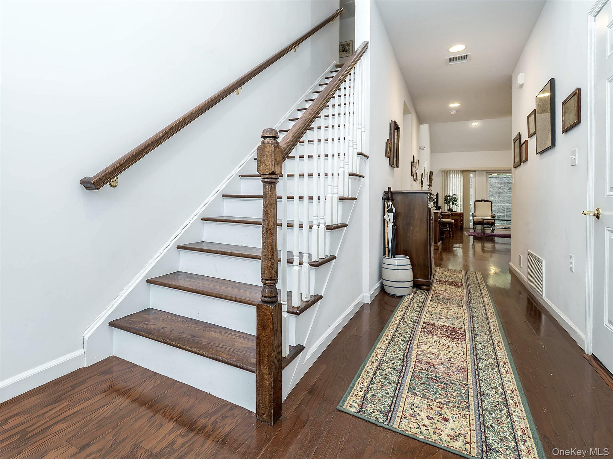 Condo Pond View  Nassau County, NY 11050, MLS-973881-5