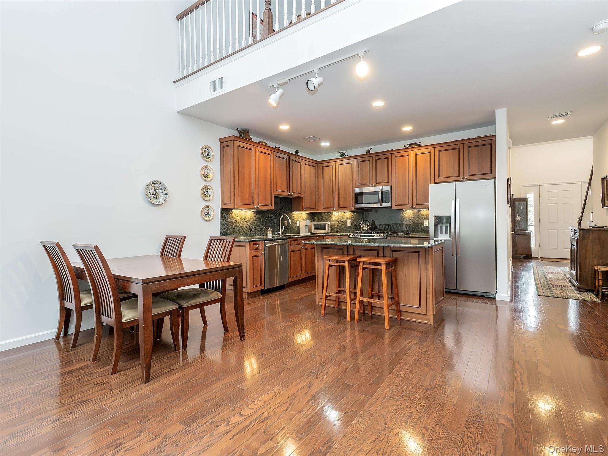 Condo Pond View  Nassau County, NY 11050, MLS-973881-6