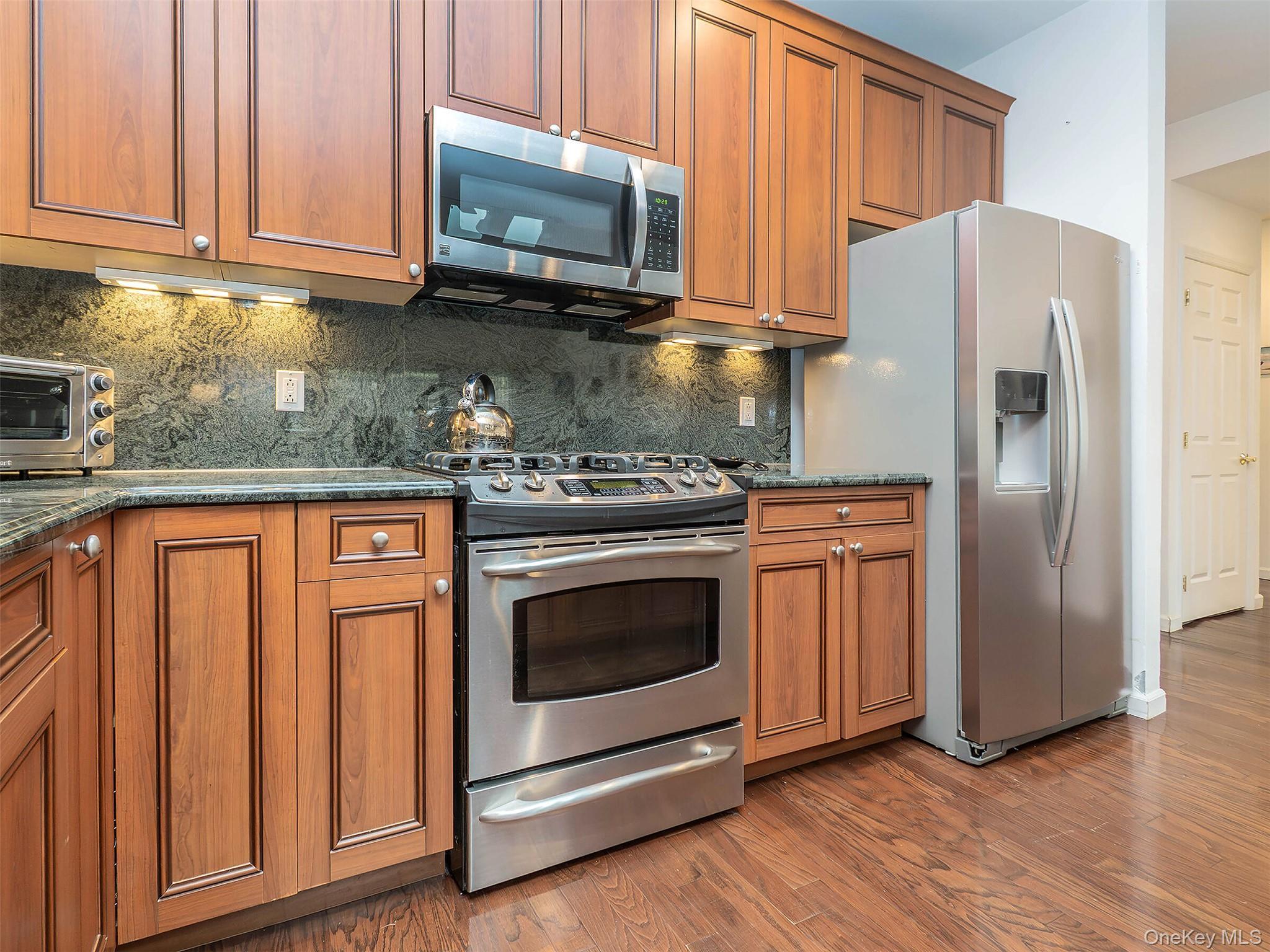 Condo Pond View  Nassau County, NY 11050, MLS-973881-7