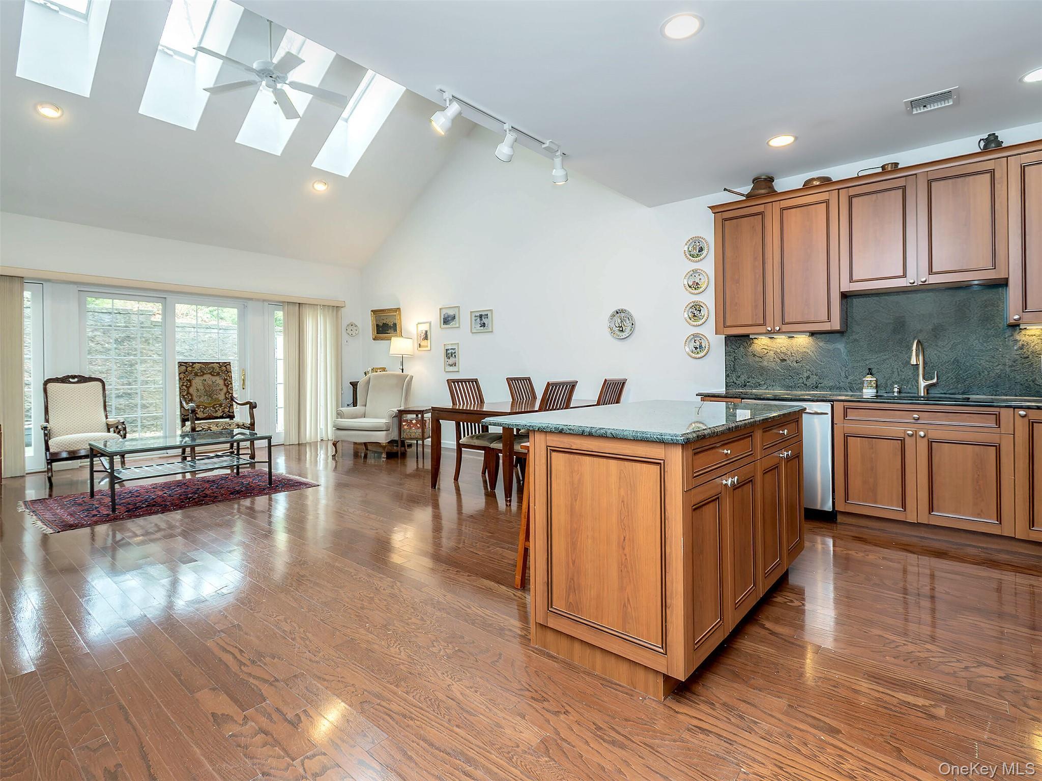 Condo Pond View  Nassau County, NY 11050, MLS-973881-8