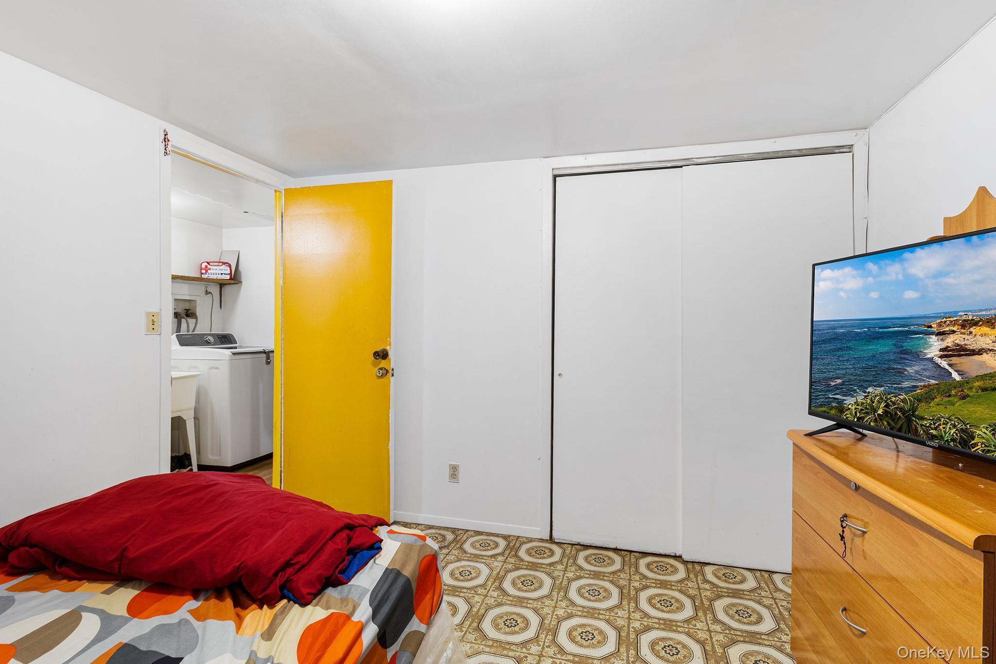 Single Family Hinsdale  Brooklyn, NY 11207, MLS-973895-24