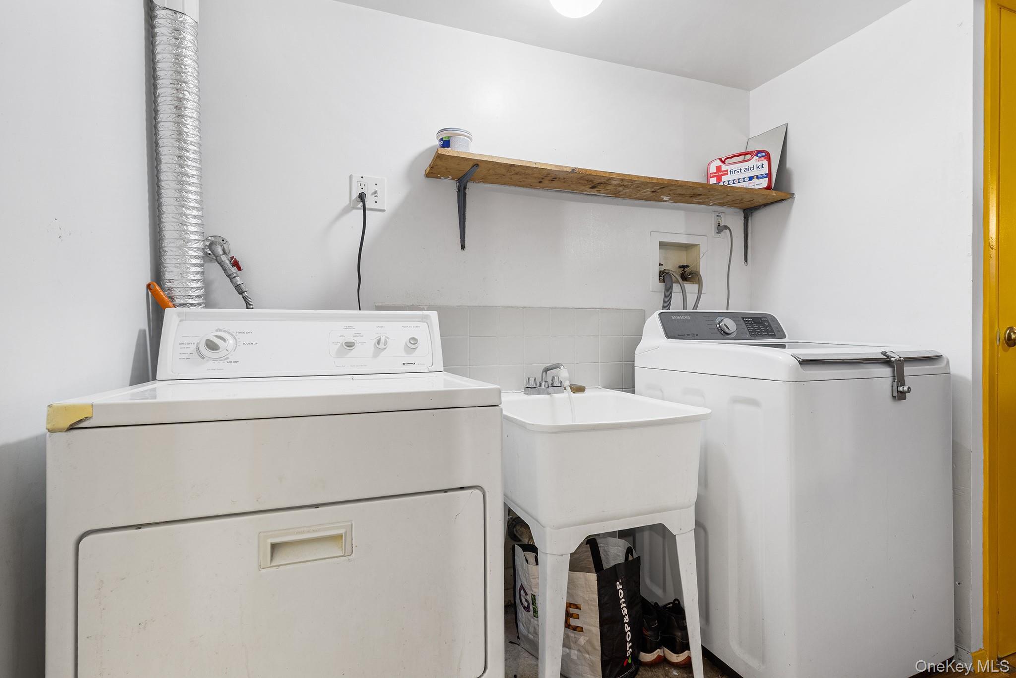 Single Family Hinsdale  Brooklyn, NY 11207, MLS-973895-26