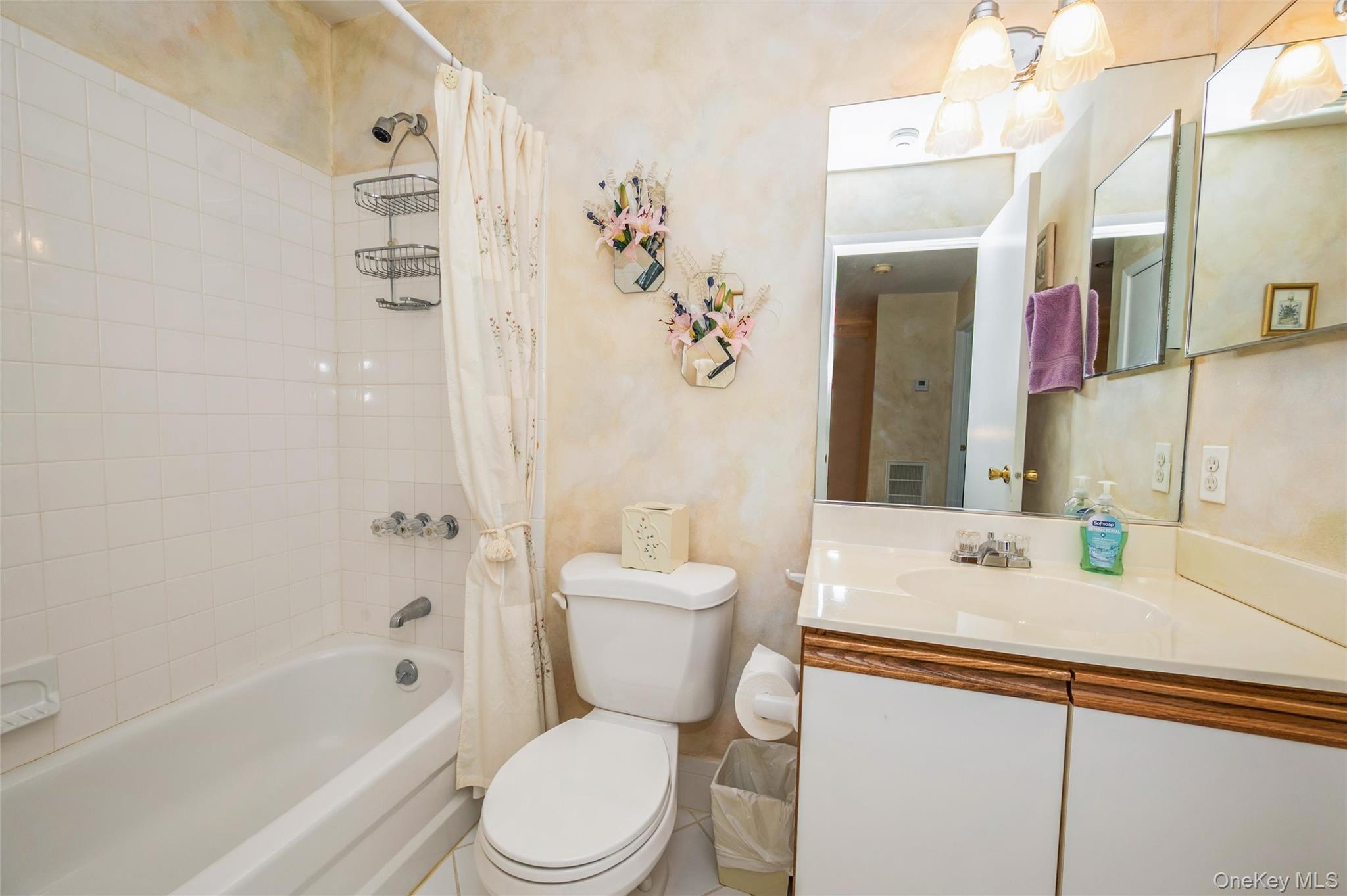 Condo Erin  Suffolk County, NY 11733, MLS-973899-25