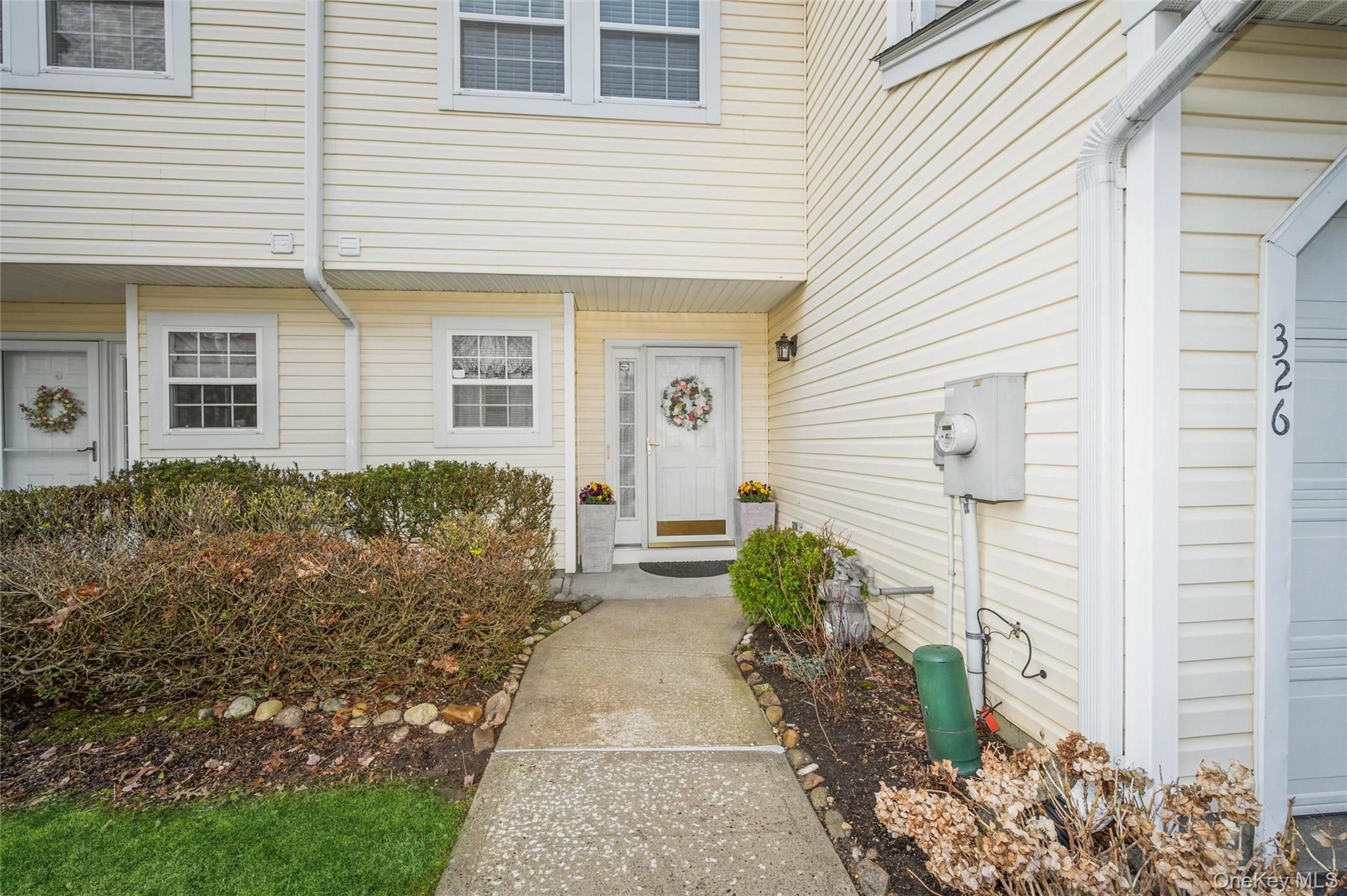 Condo Erin  Suffolk County, NY 11733, MLS-973899-3