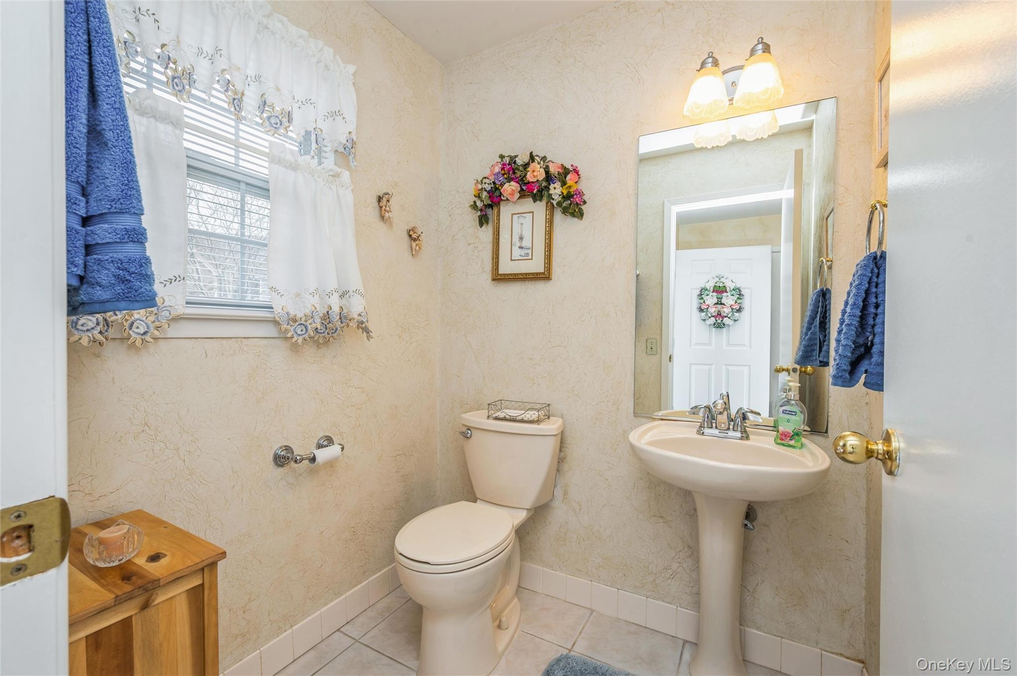 Condo Erin  Suffolk County, NY 11733, MLS-973899-6