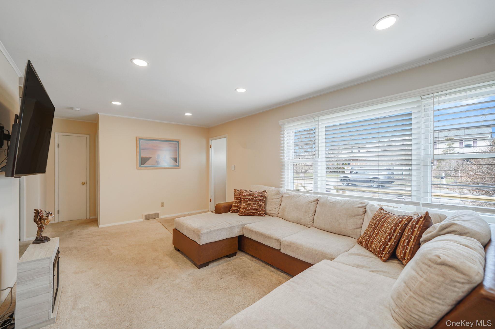 Single Family Argyle  Suffolk County, NY 11967, MLS-973907-7