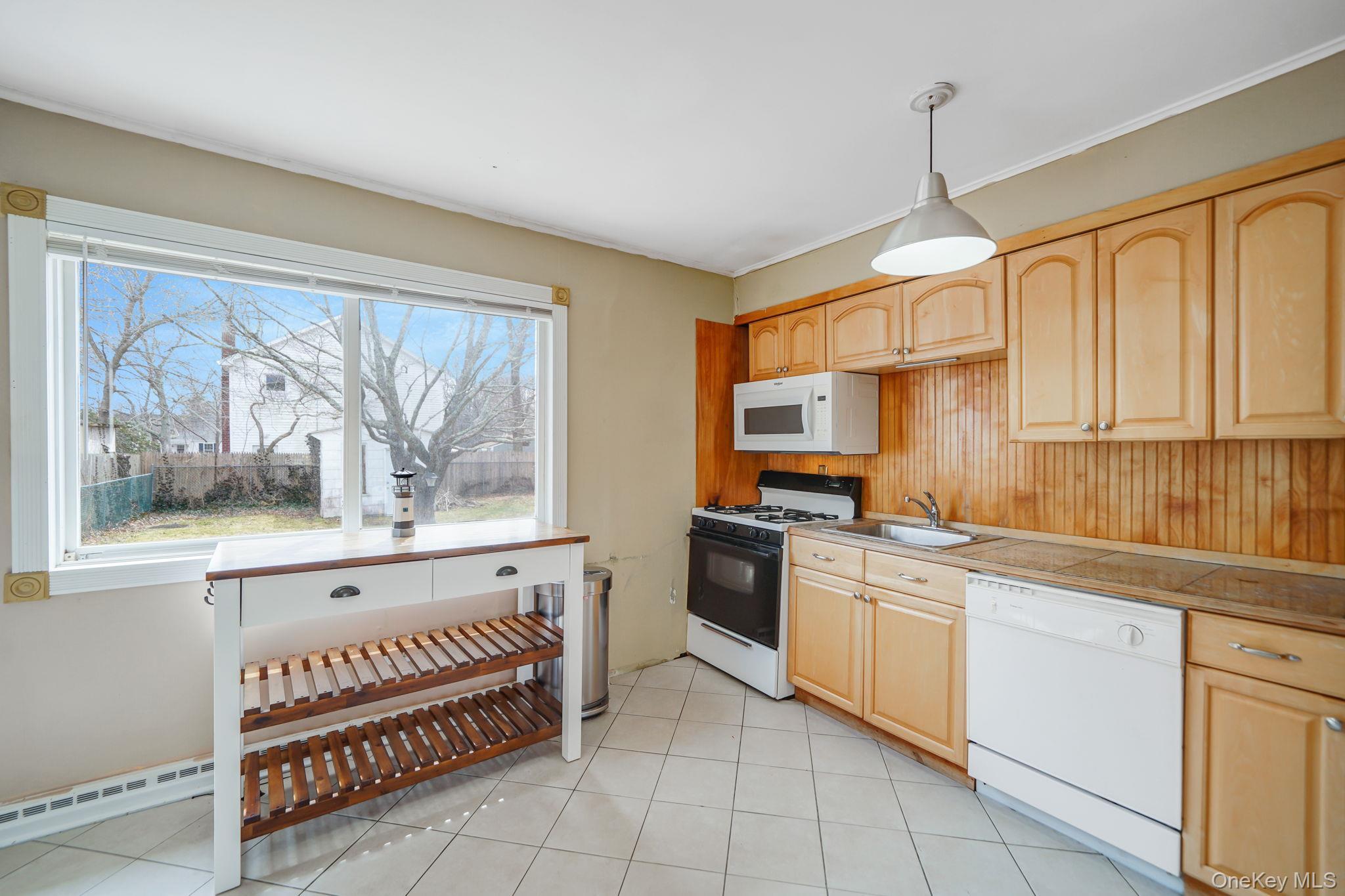 Single Family Argyle  Suffolk County, NY 11967, MLS-973907-8