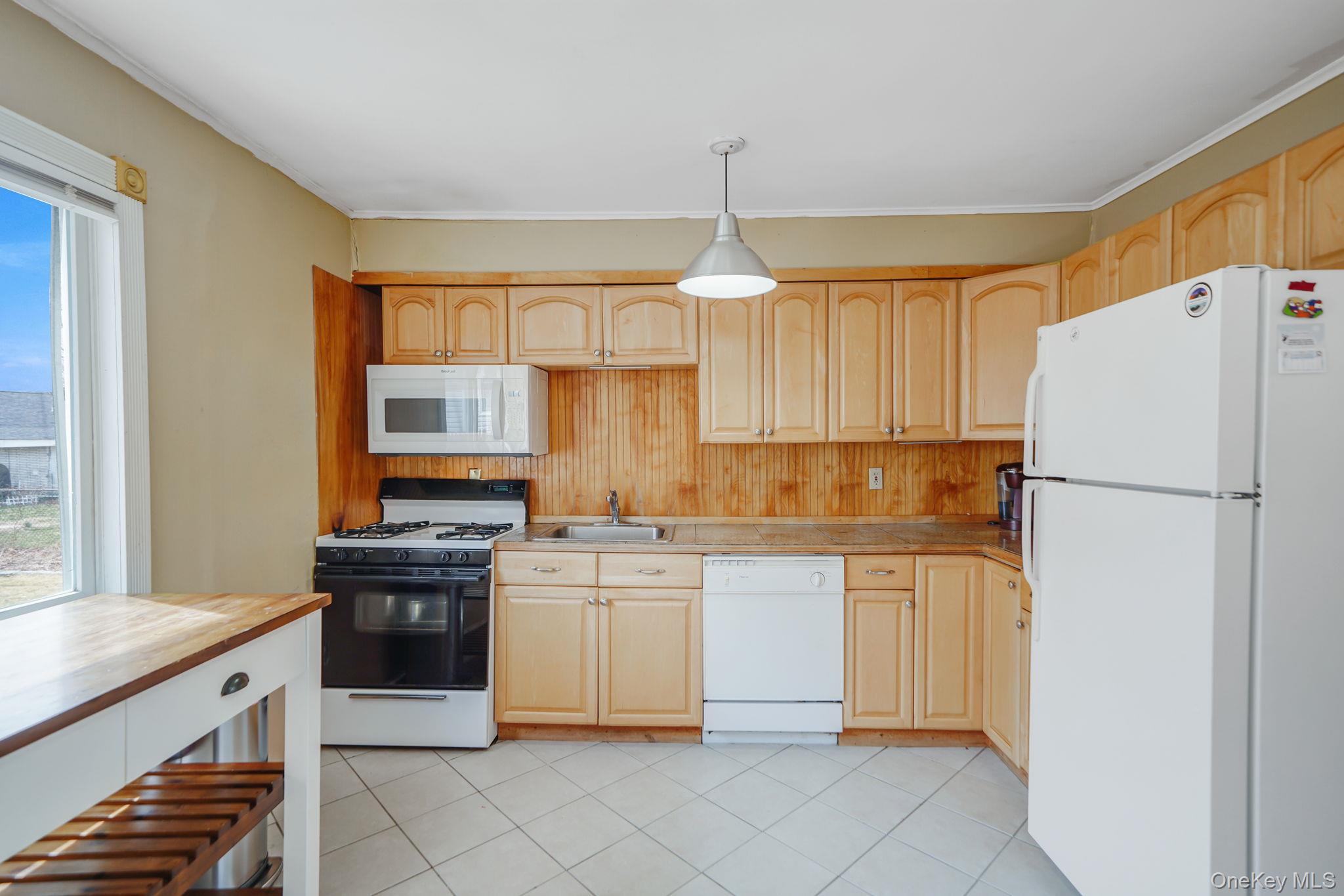 Single Family Argyle  Suffolk County, NY 11967, MLS-973907-9