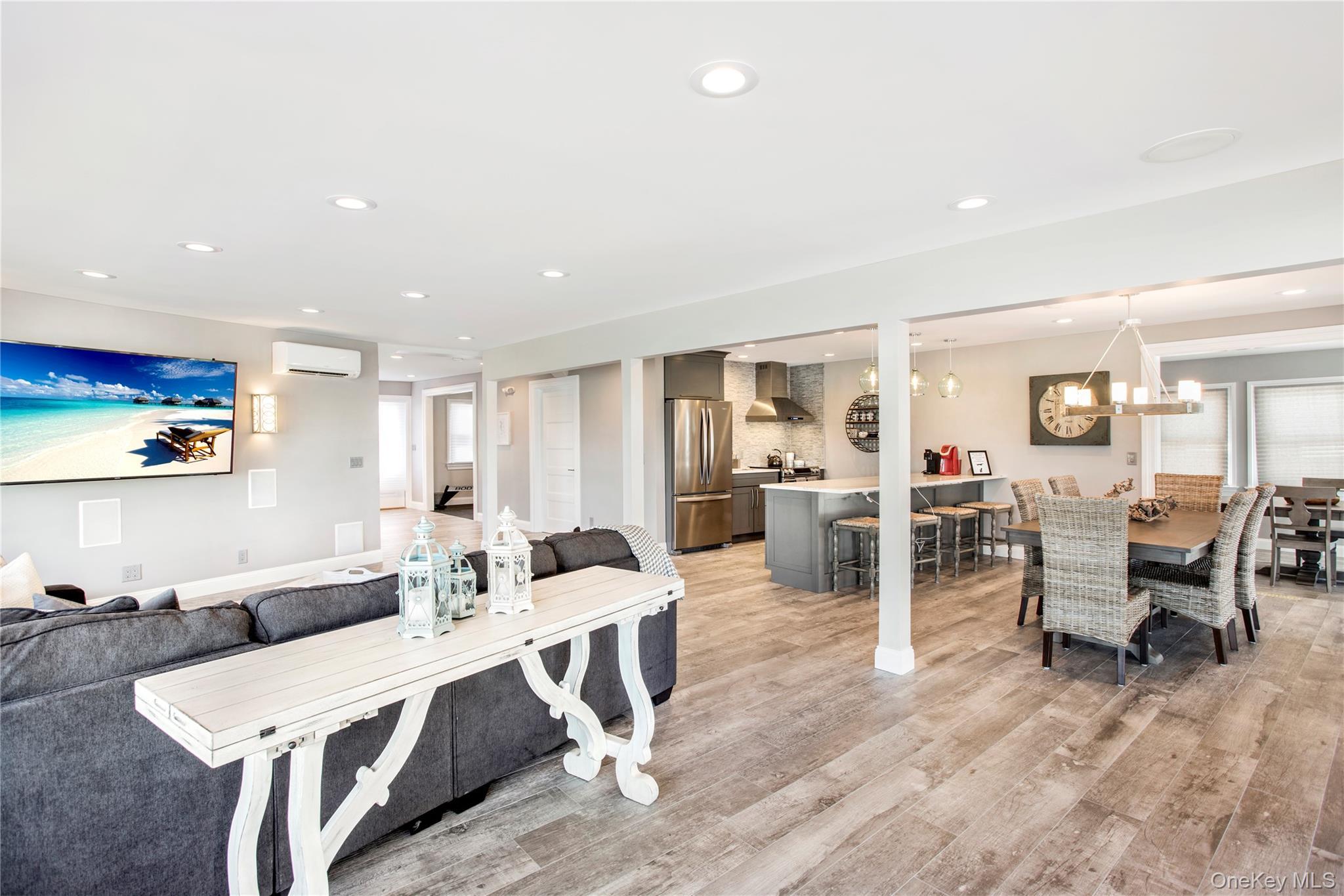 Condo Dune  Suffolk County, NY 11978, MLS-973928-12