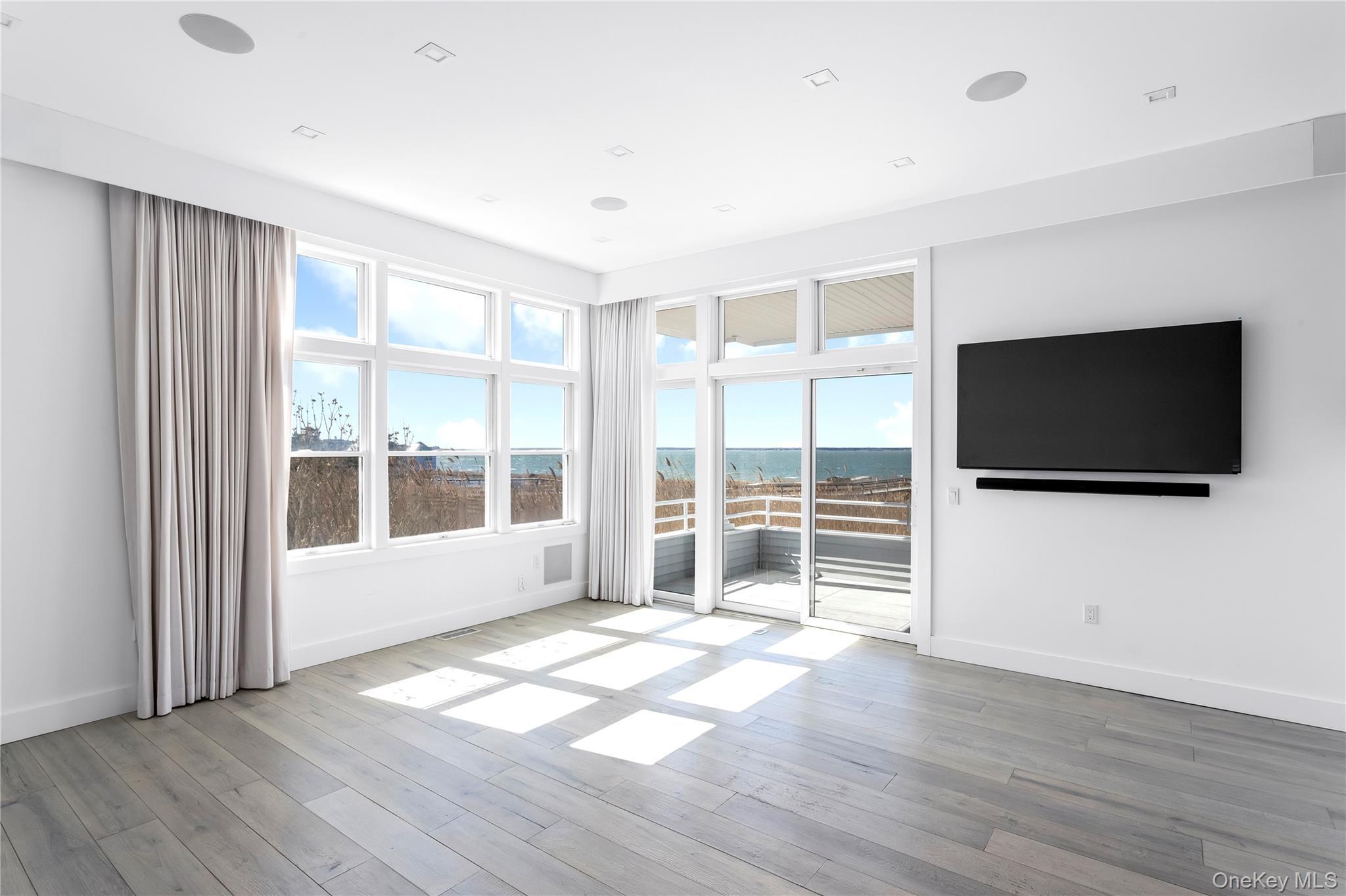 Condo Dune  Suffolk County, NY 11978, MLS-973928-14