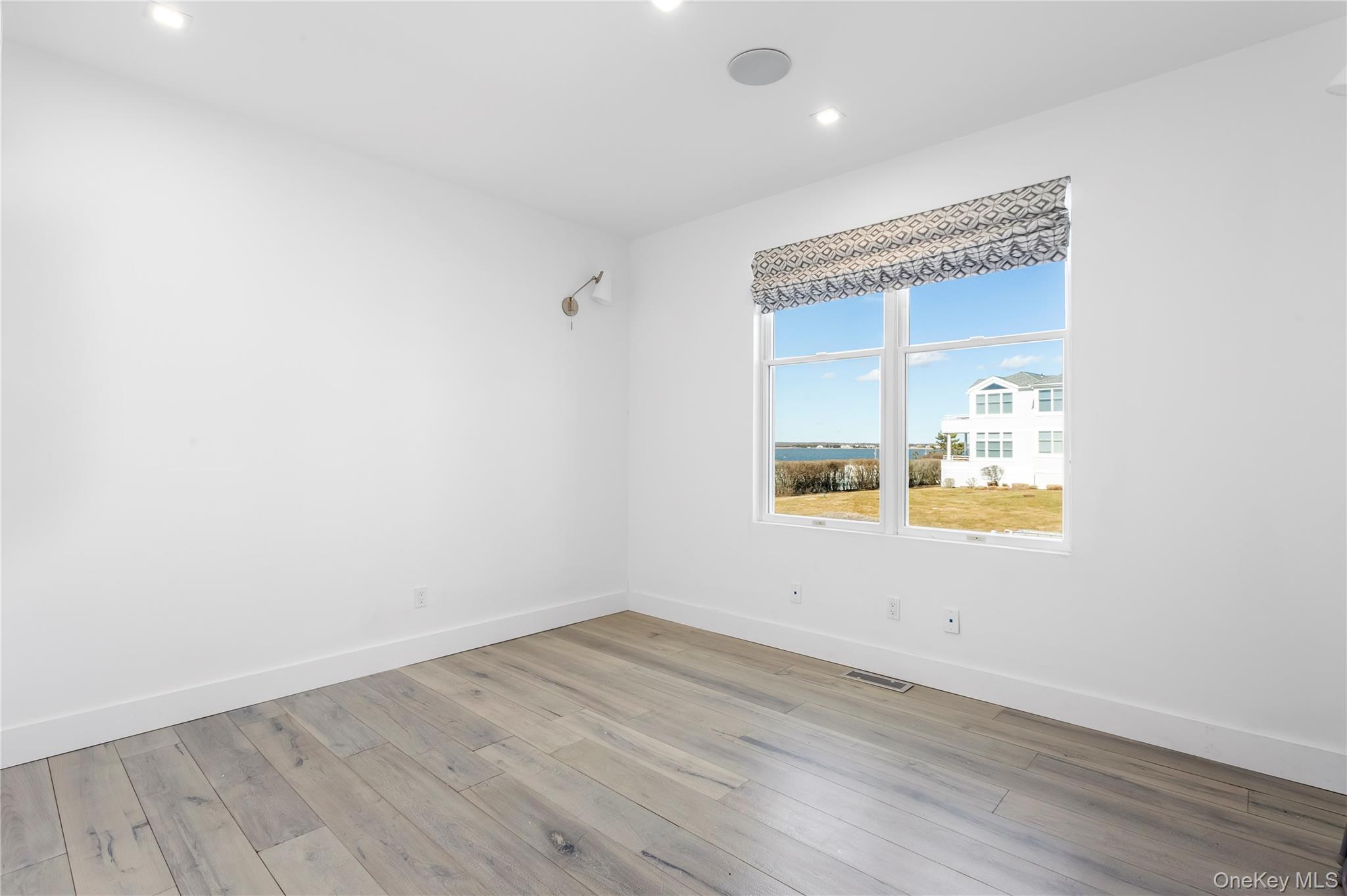 Condo Dune  Suffolk County, NY 11978, MLS-973928-16