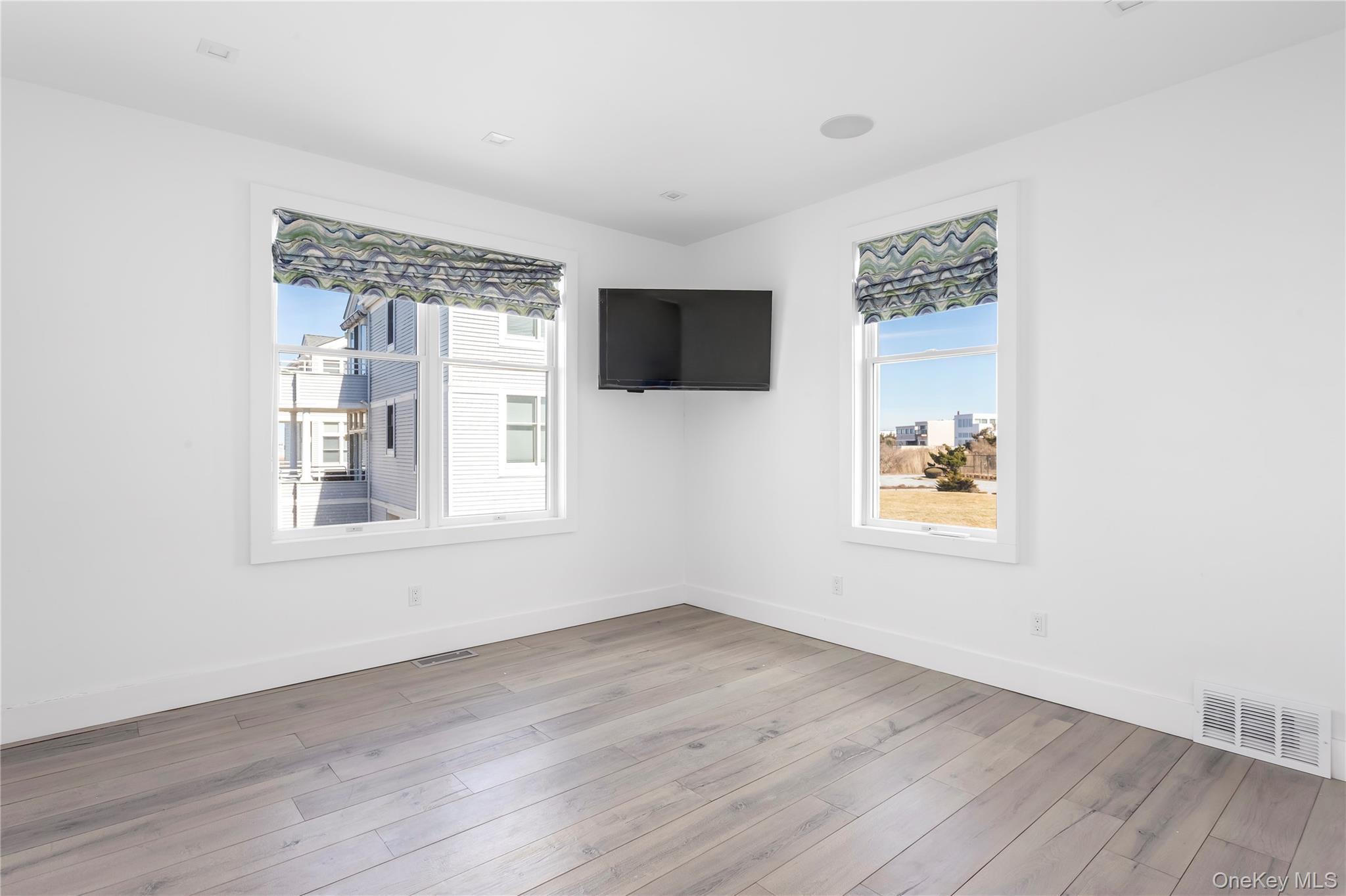 Condo Dune  Suffolk County, NY 11978, MLS-973928-18