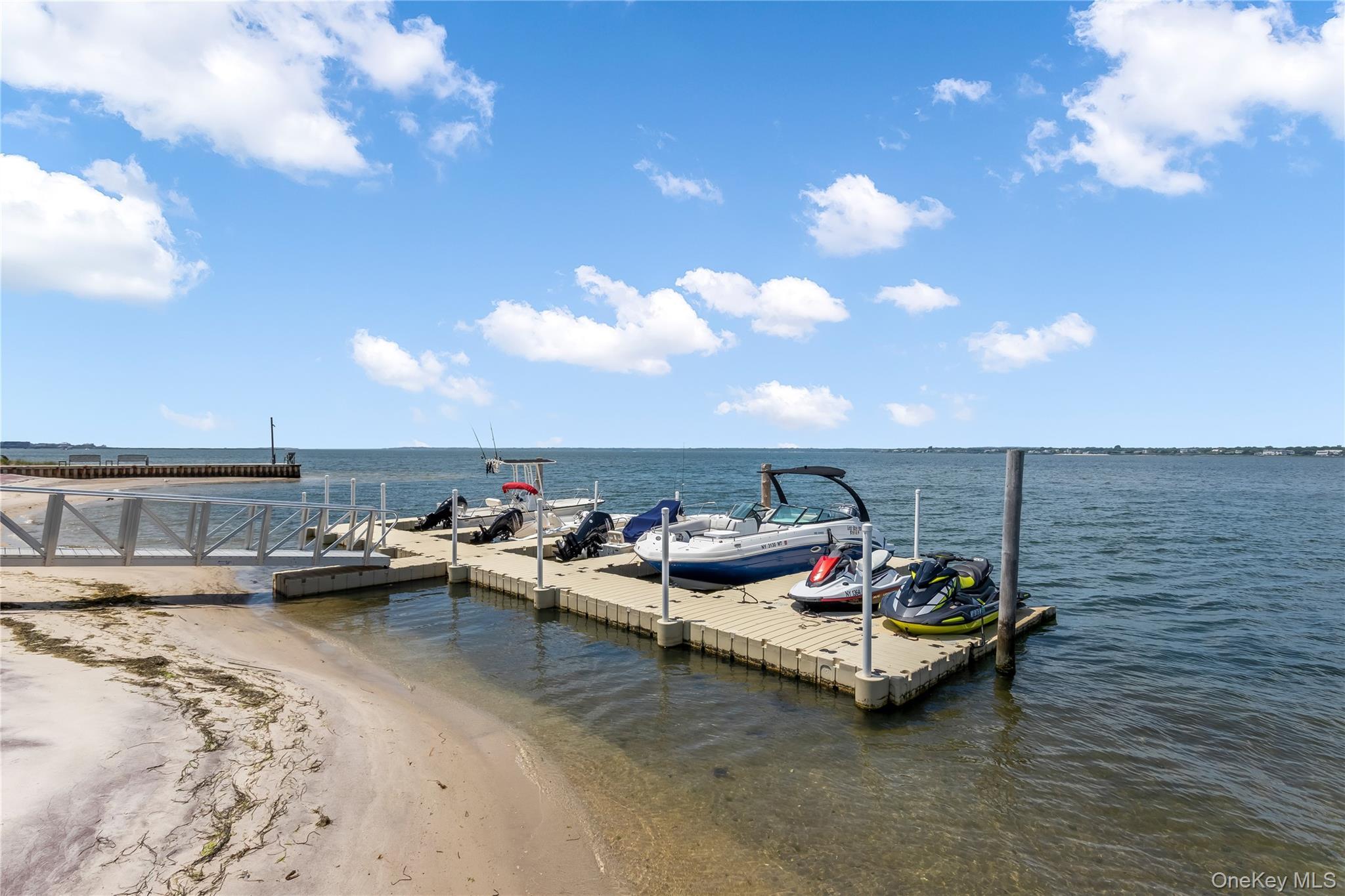 Condo Dune  Suffolk County, NY 11978, MLS-973928-8