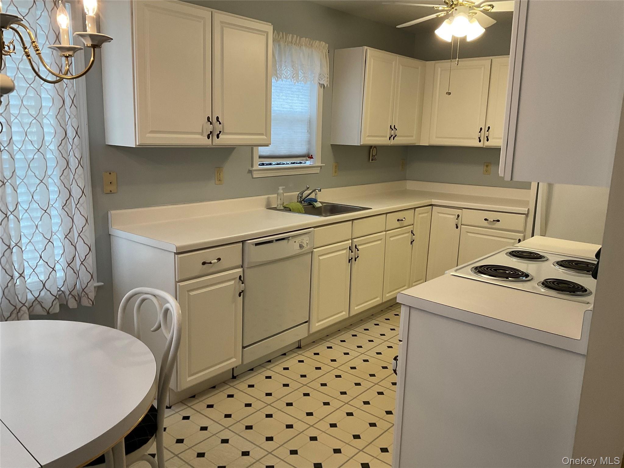 Condo Tall Tree  Dutchess County, NY 12601, MLS-973941-4