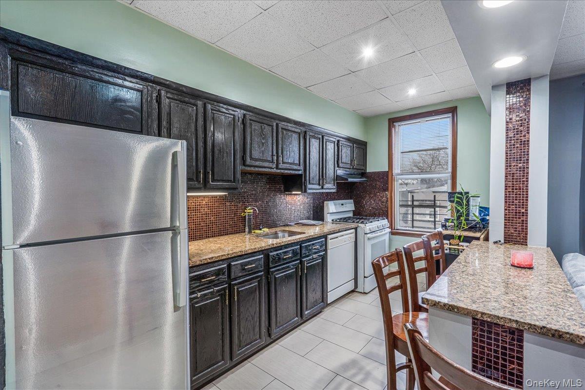 Single Family 70th  Queens, NY 11385, MLS-973959-21