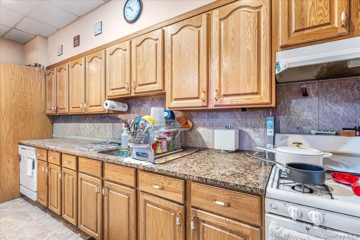 Single Family 70th  Queens, NY 11385, MLS-973959-4