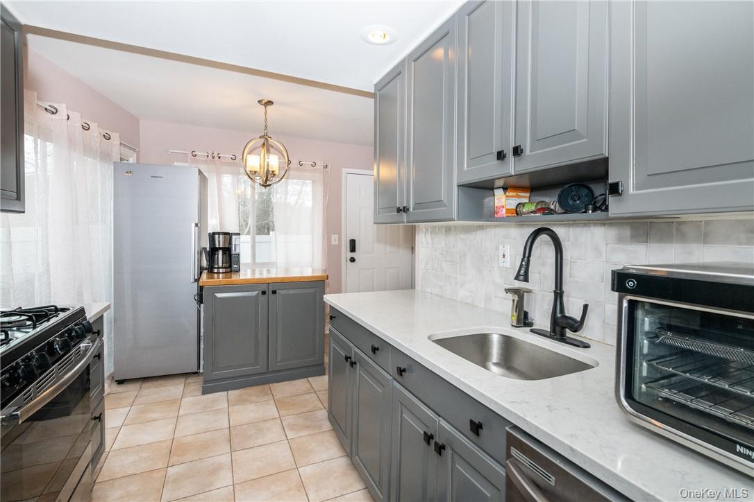 Condo Barker  Westchester County, NY 10549, MLS-974024-5