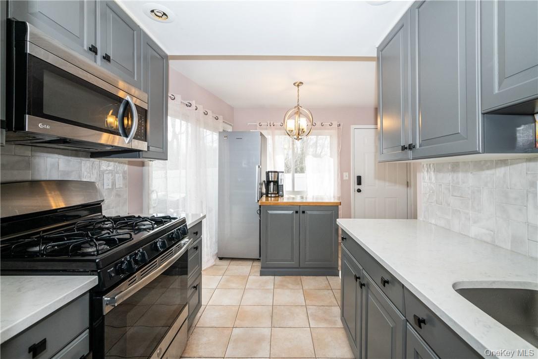 Condo Barker  Westchester County, NY 10549, MLS-974024-6