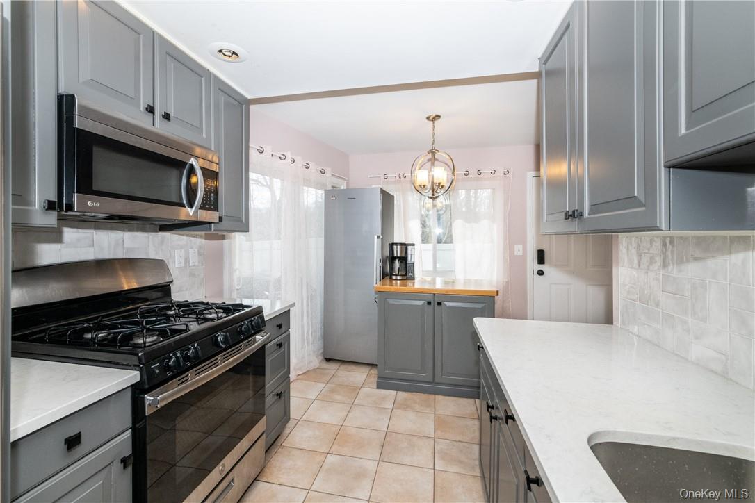 Condo Barker  Westchester County, NY 10549, MLS-974024-7