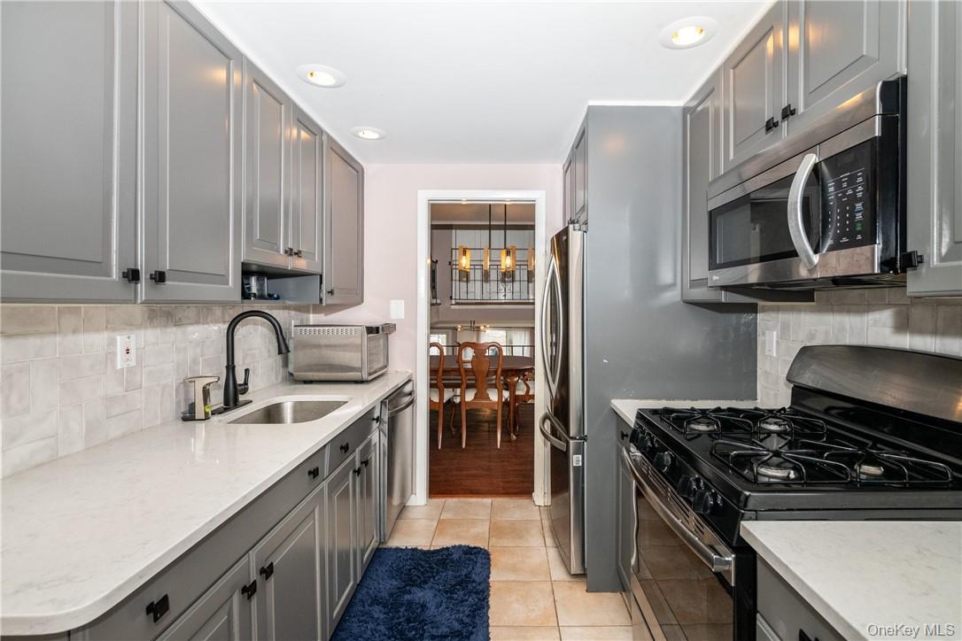 Condo Barker  Westchester County, NY 10549, MLS-974024-8