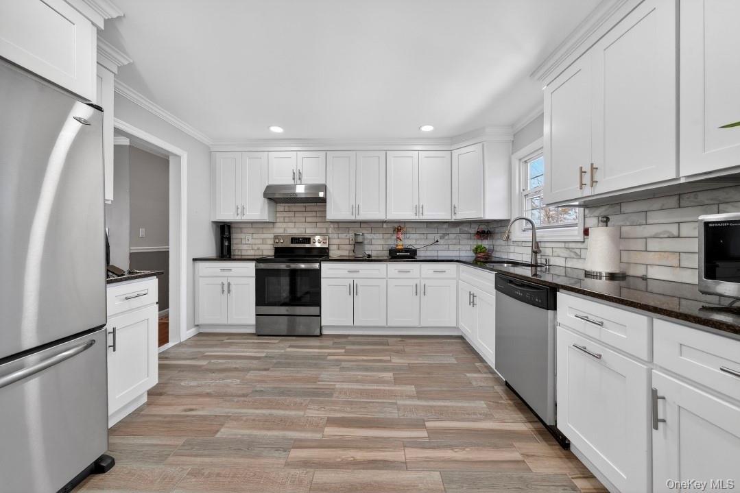 Single Family Westchester  Suffolk County, NY 11704, MLS-974047-10