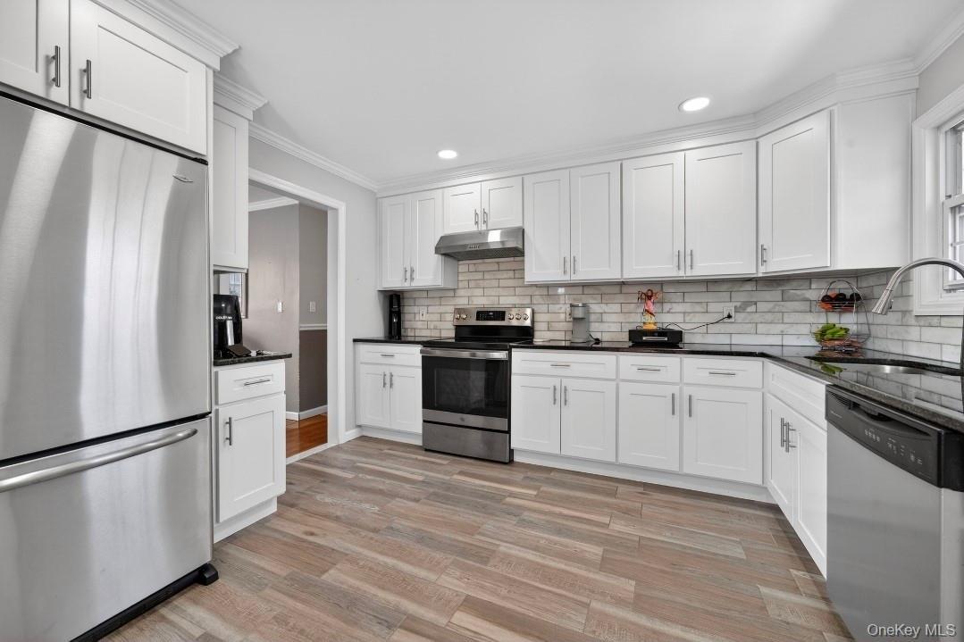 Single Family Westchester  Suffolk County, NY 11704, MLS-974047-11