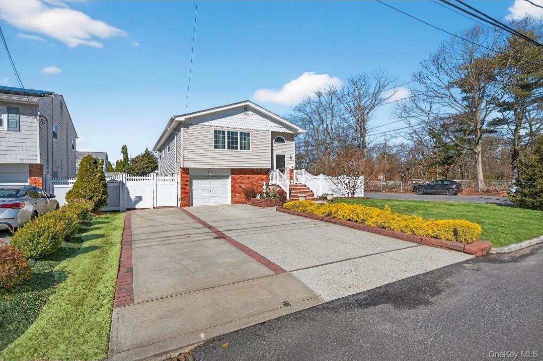 Single Family Westchester  Suffolk County, NY 11704, MLS-974047-2