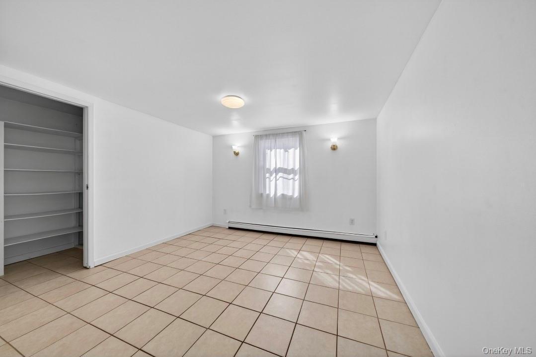 Single Family Westchester  Suffolk County, NY 11704, MLS-974047-22