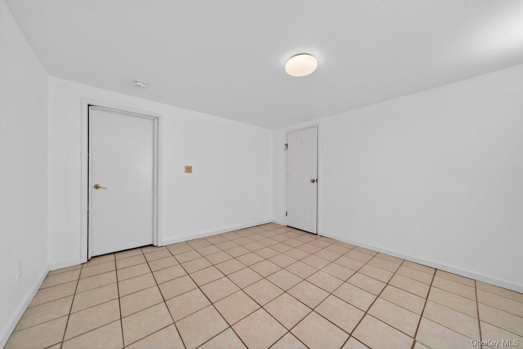 Single Family Westchester  Suffolk County, NY 11704, MLS-974047-23