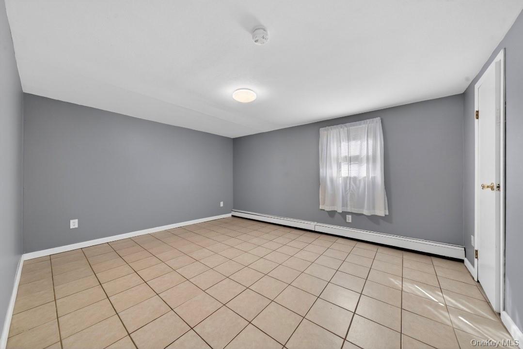 Single Family Westchester  Suffolk County, NY 11704, MLS-974047-25