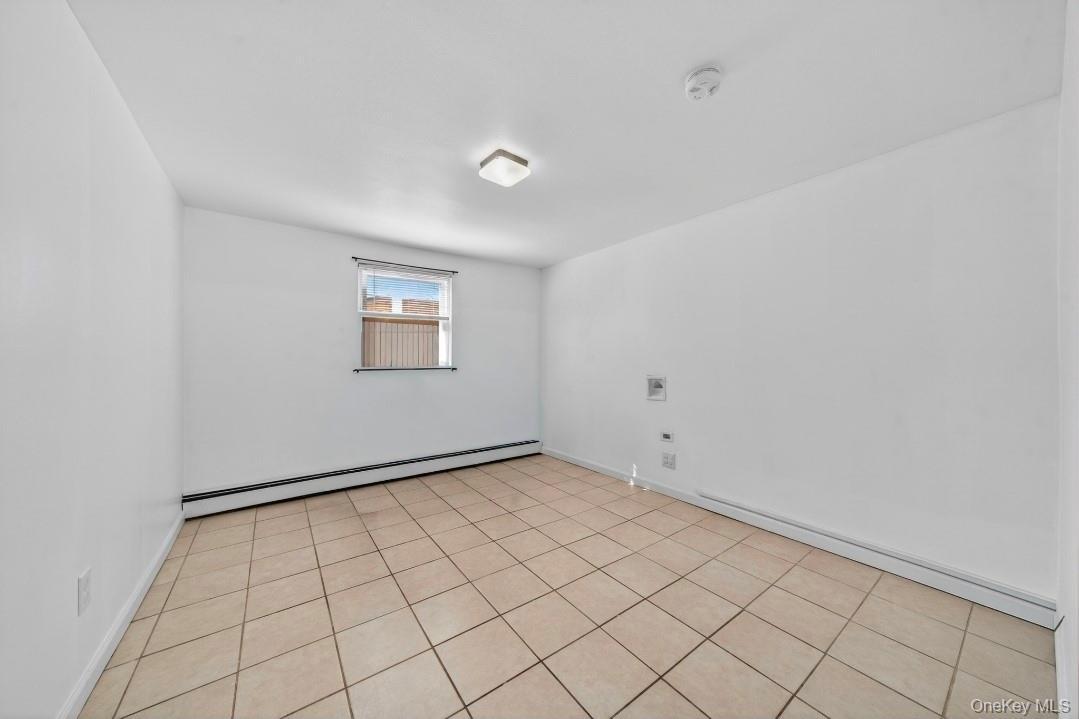 Single Family Westchester  Suffolk County, NY 11704, MLS-974047-30