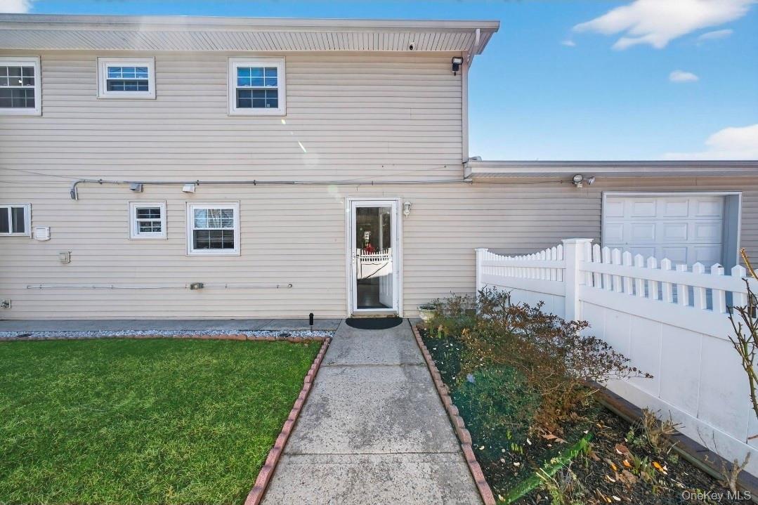 Single Family Westchester  Suffolk County, NY 11704, MLS-974047-35