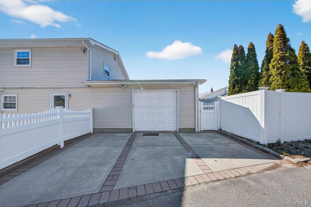 Single Family Westchester  Suffolk County, NY 11704, MLS-974047-36
