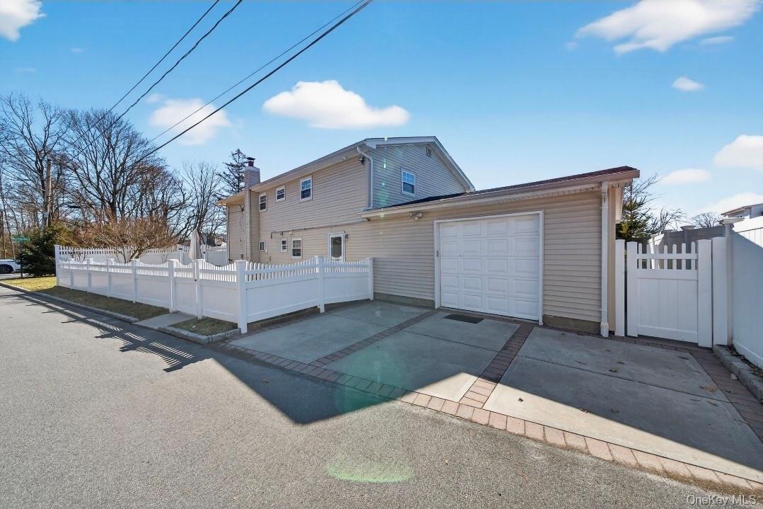 Single Family Westchester  Suffolk County, NY 11704, MLS-974047-37