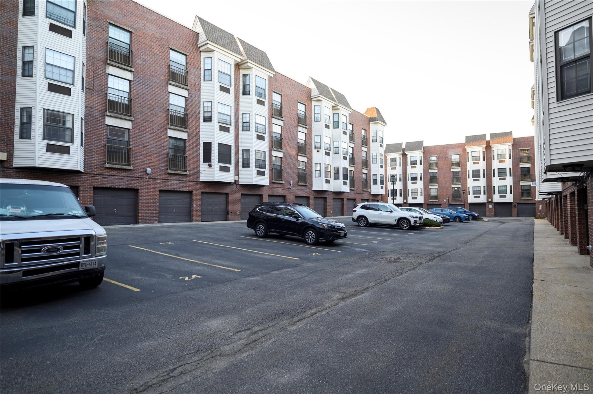 Condo 164th  Queens, NY 11365, MLS-974053-22