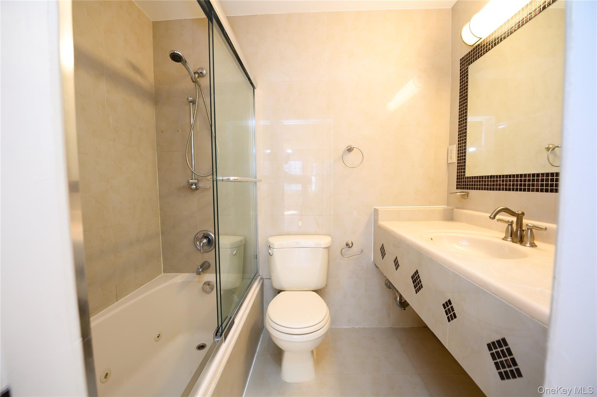 Condo 164th  Queens, NY 11365, MLS-974053-7