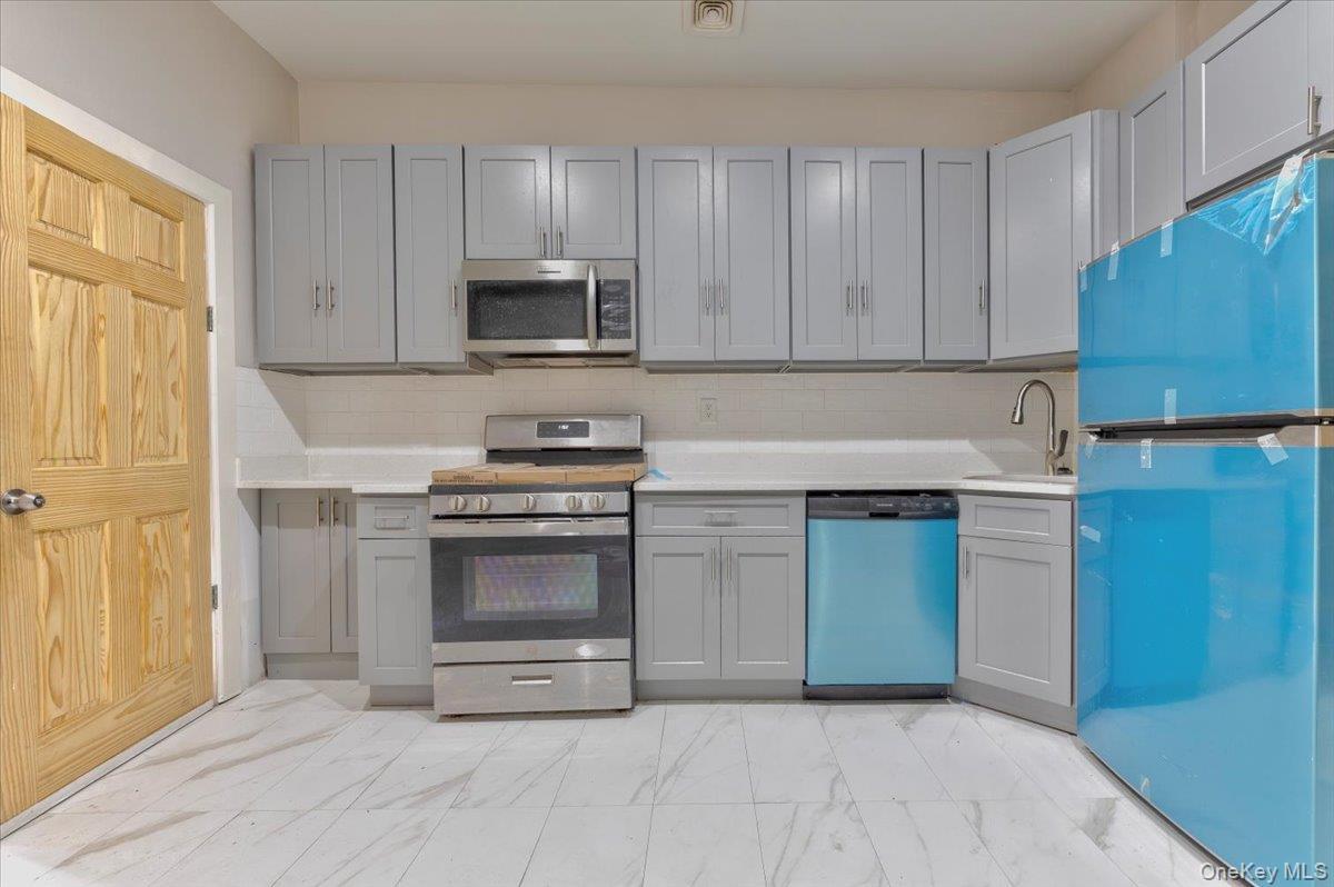 Single Family Zerega  Bronx, NY 10462, MLS-974057-8