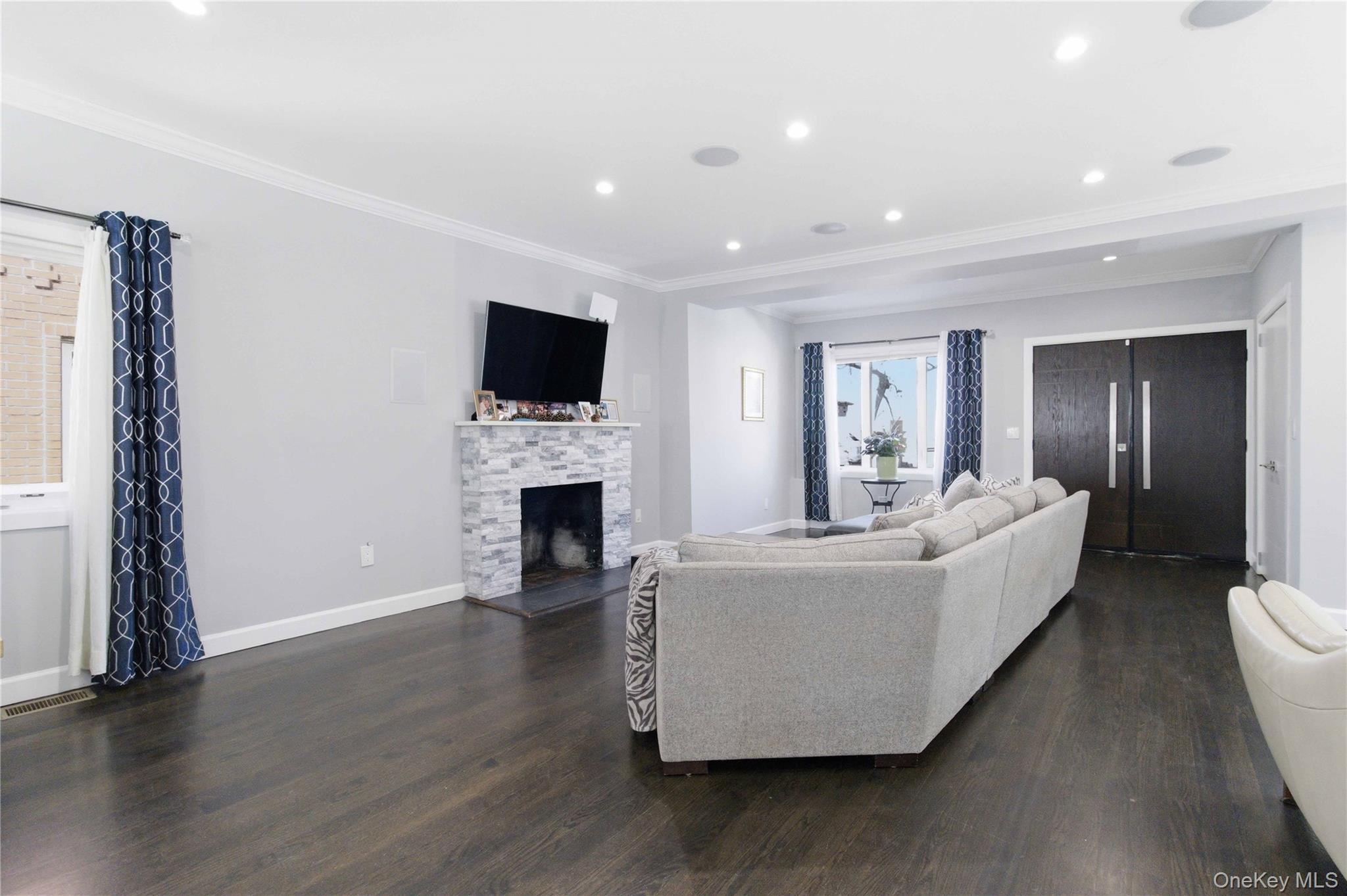 Single Family Buell Queens, NY 11369, MLS-974083-10