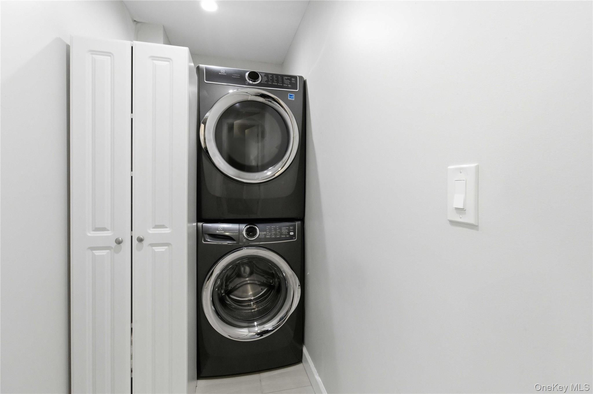 Single Family Buell Queens, NY 11369, MLS-974083-38