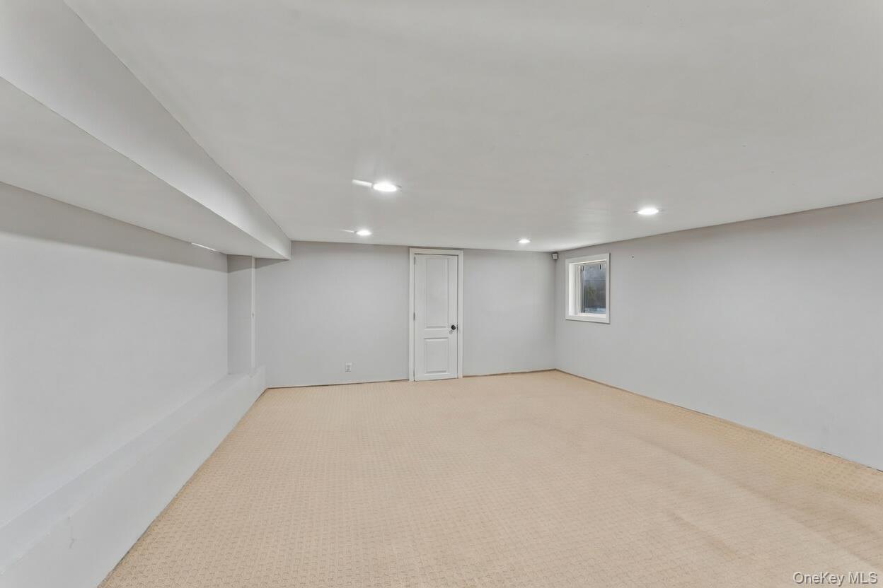 Single Family Putnam  Nassau County, NY 11580, MLS-974097-17