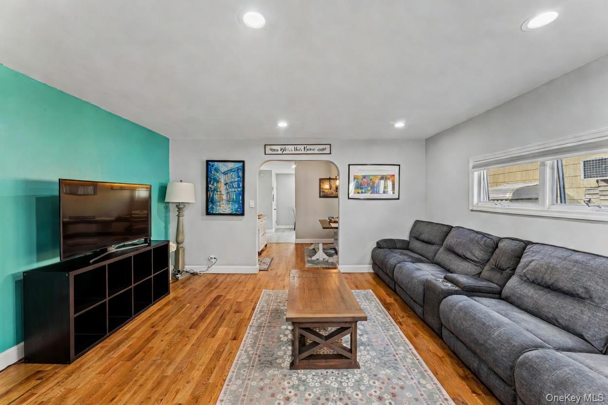 Single Family Putnam  Nassau County, NY 11580, MLS-974097-2