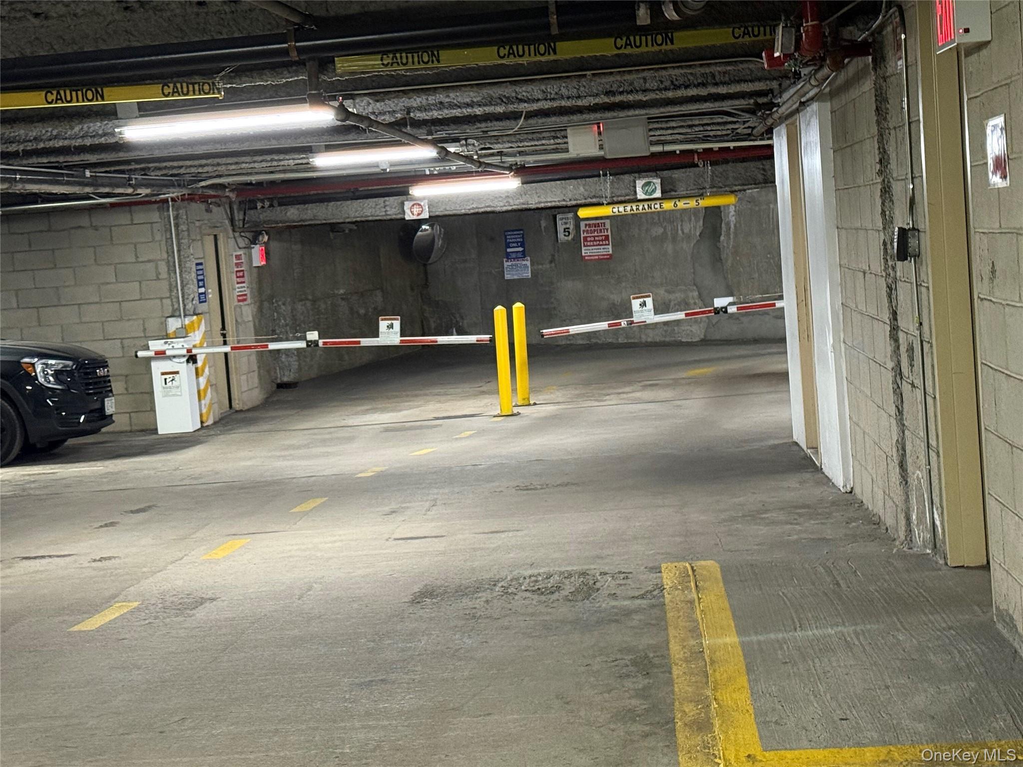 Condo Queens  Queens, NY 11377, MLS-974126-16