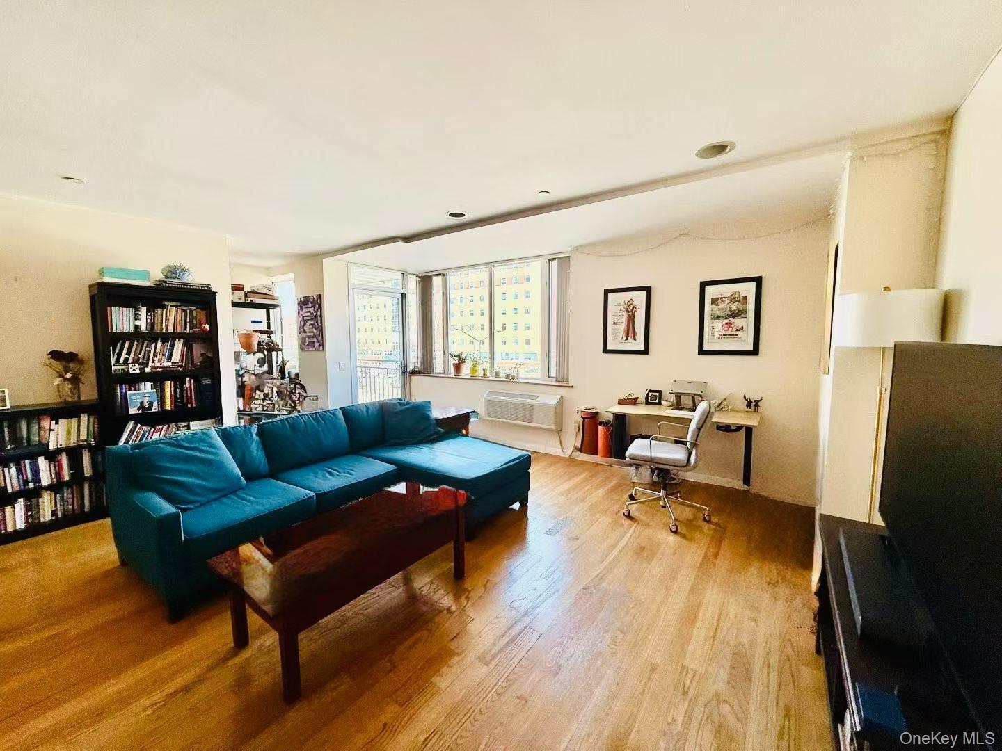 Condo Queens  Queens, NY 11377, MLS-974126-3