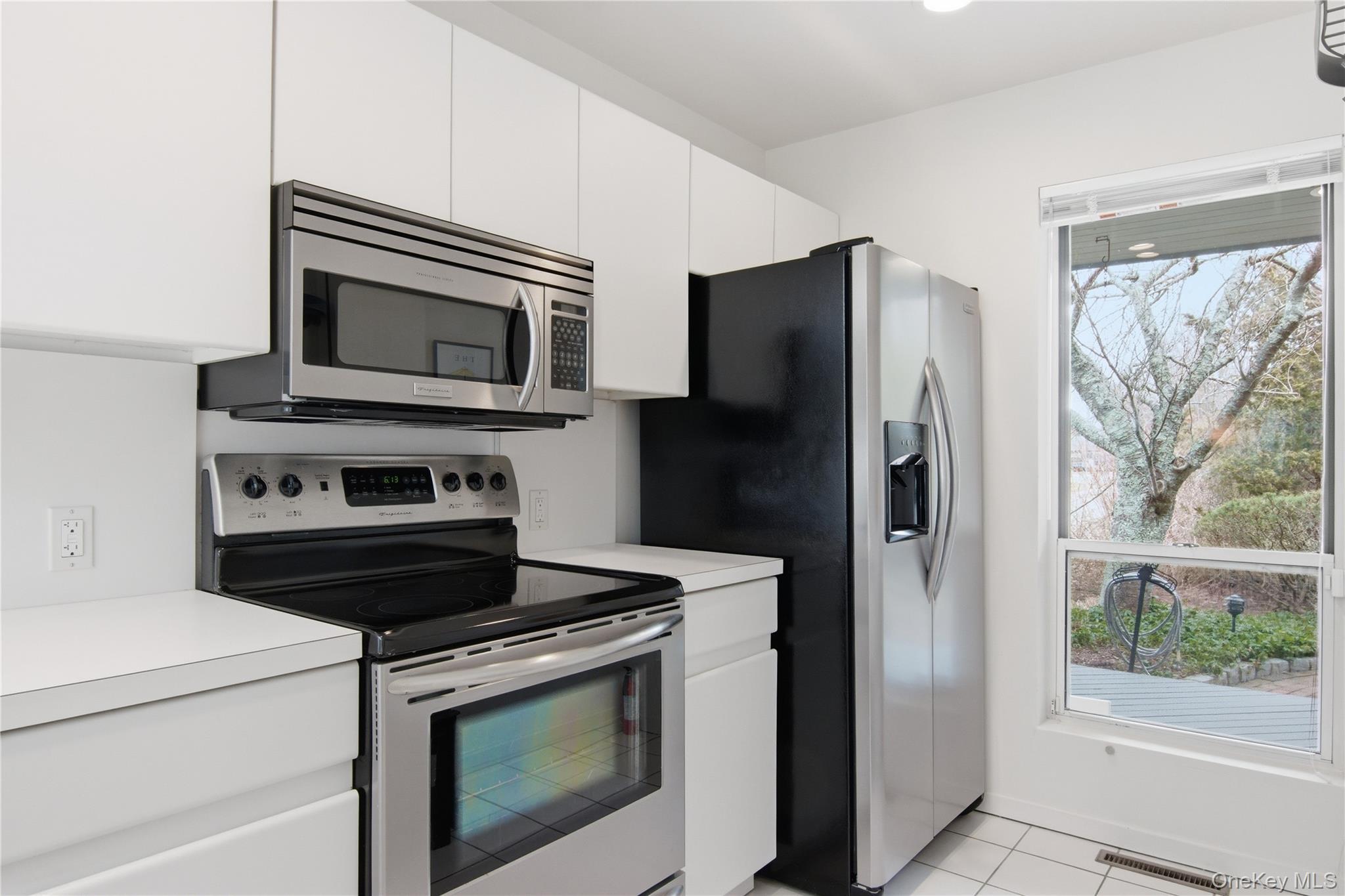 Condo Library  Suffolk County, NY 11978, MLS-974138-3