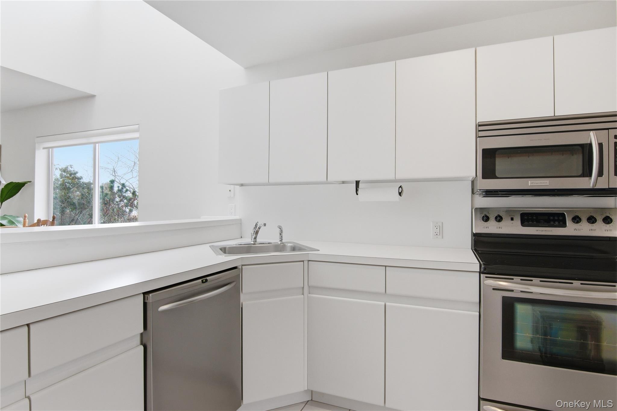 Condo Library  Suffolk County, NY 11978, MLS-974138-4