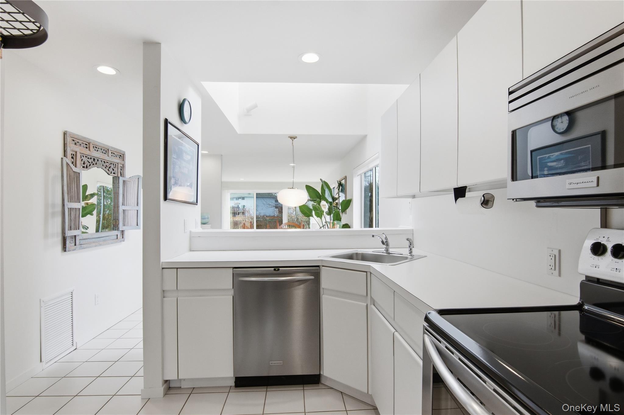 Condo Library  Suffolk County, NY 11978, MLS-974138-5