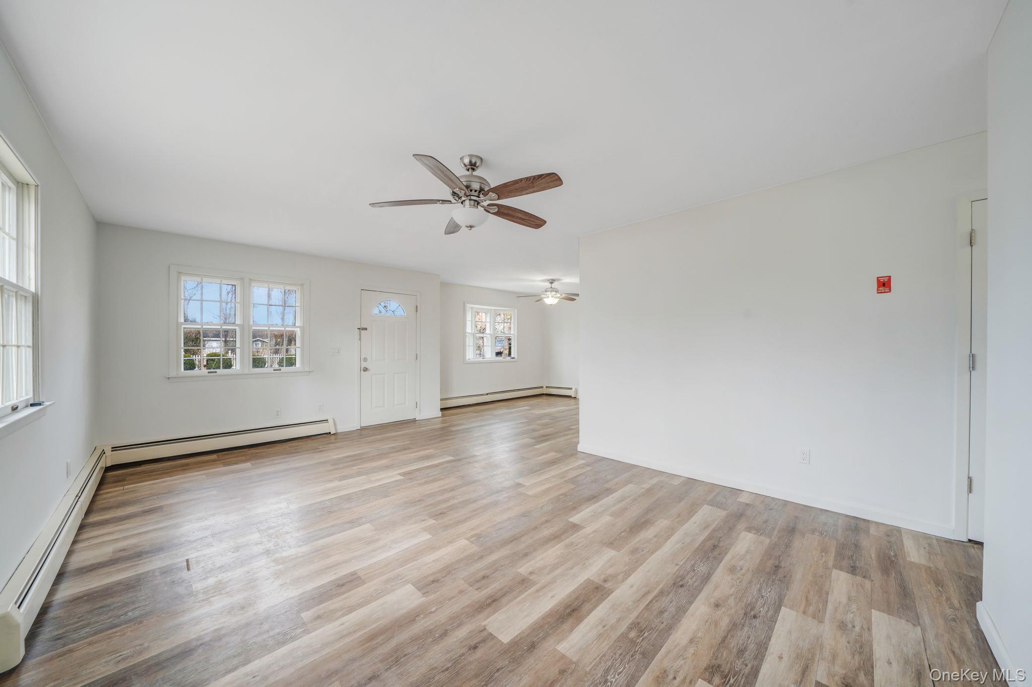 Single Family Manor  Suffolk County, NY 11967, MLS-974154-10